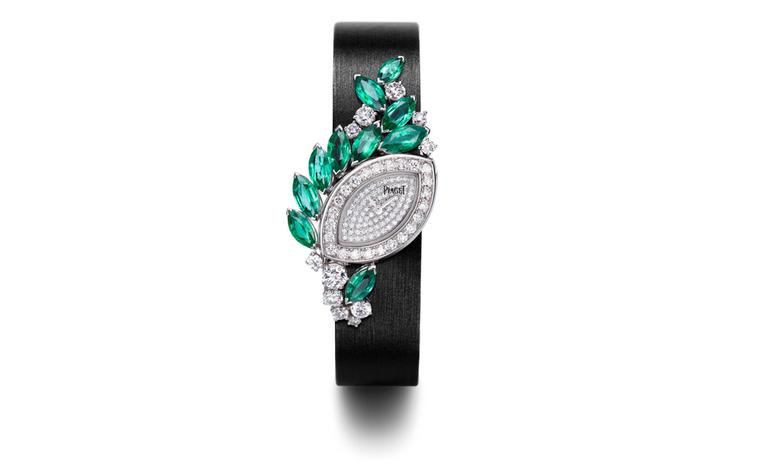 PIAGET, Limelight Garden Party, корпус из белого золота с бриллиантами и изумрудами, циферблат с бриллиантовым покрытием. Кварцевый механизм Piaget, раскладывающаяся застежка из белого золота с бриллиантами и черный атласный капкан. POA